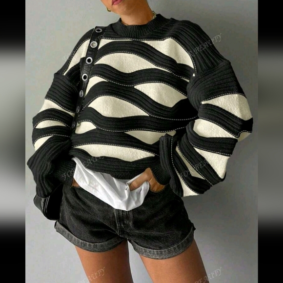 Autumn And Winter New Round Neck Wave Stripe Color Collision Long-Sleeved Knit - Picture 4 of 4